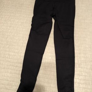 Black detailed leggings. Mono B. Size S.